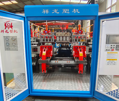 23、全自動一出四吹瓶機1.jpg
